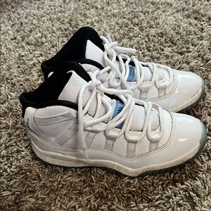 Jordan 11s size 1Y